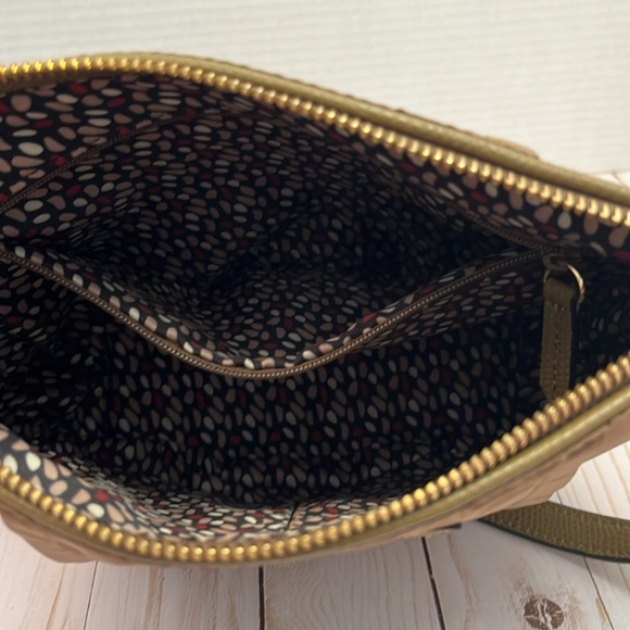 Vera Bradley Preppy Poly crossbody. Brownish color. Adjustable strap. Like new - Picture 4 of 6